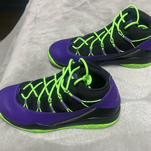 I purchase these from Nike Store they are too small. - Picture 2 of 9